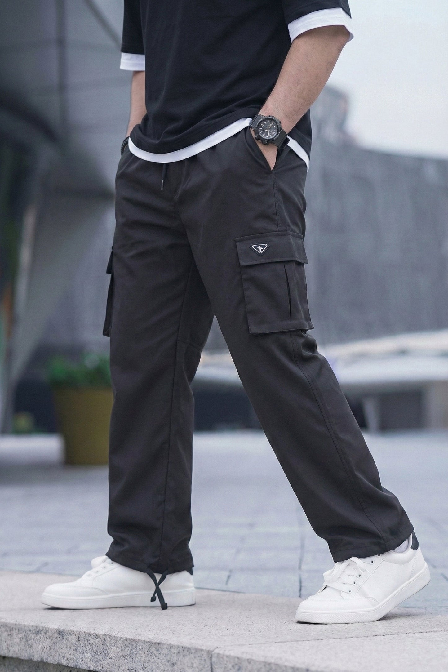LooseFit. Straight Cargo SpandexDry Trouser - Black