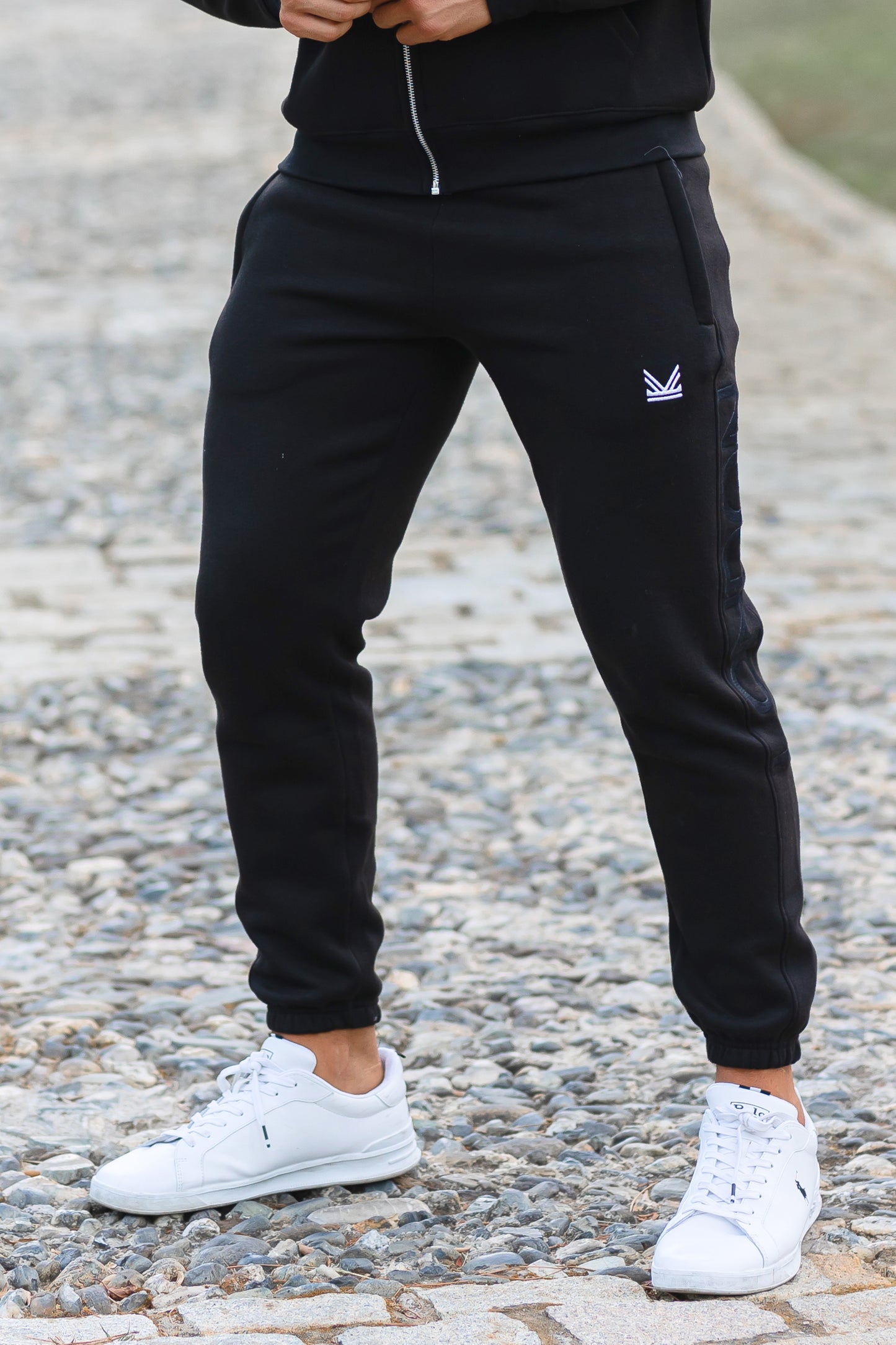 Elastic Cuffs Fleece Trouser - Black