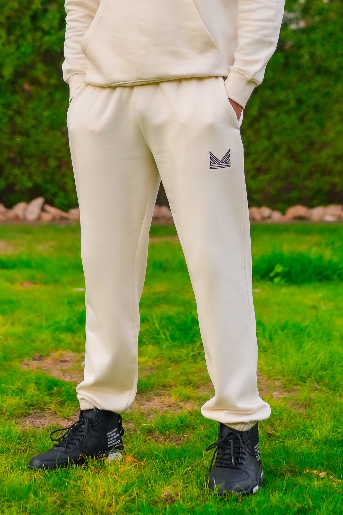 70 Crest Dropshoulder Fleece Trouser - Ivory