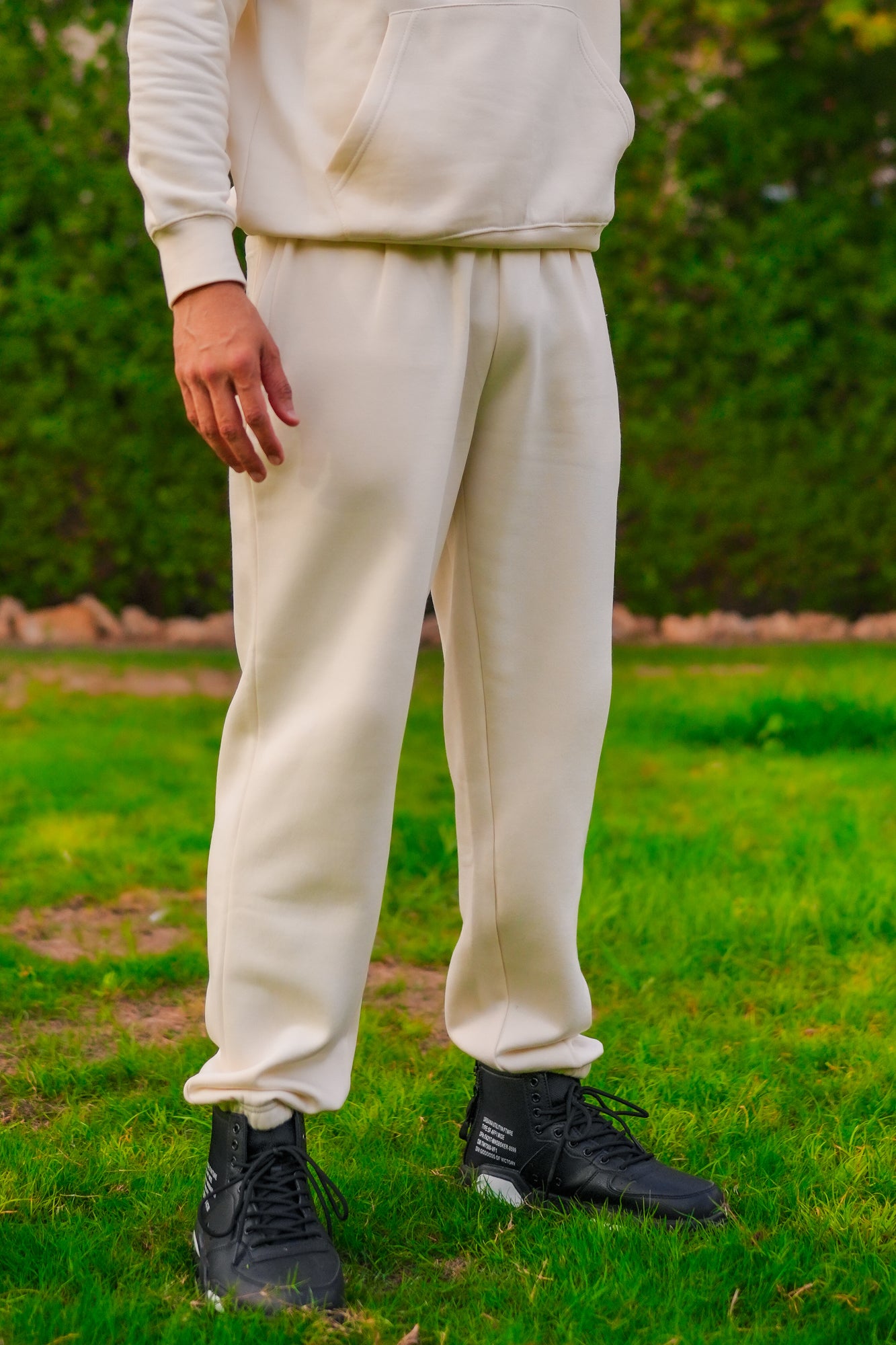 70 Crest Dropshoulder Fleece Trouser - Ivory