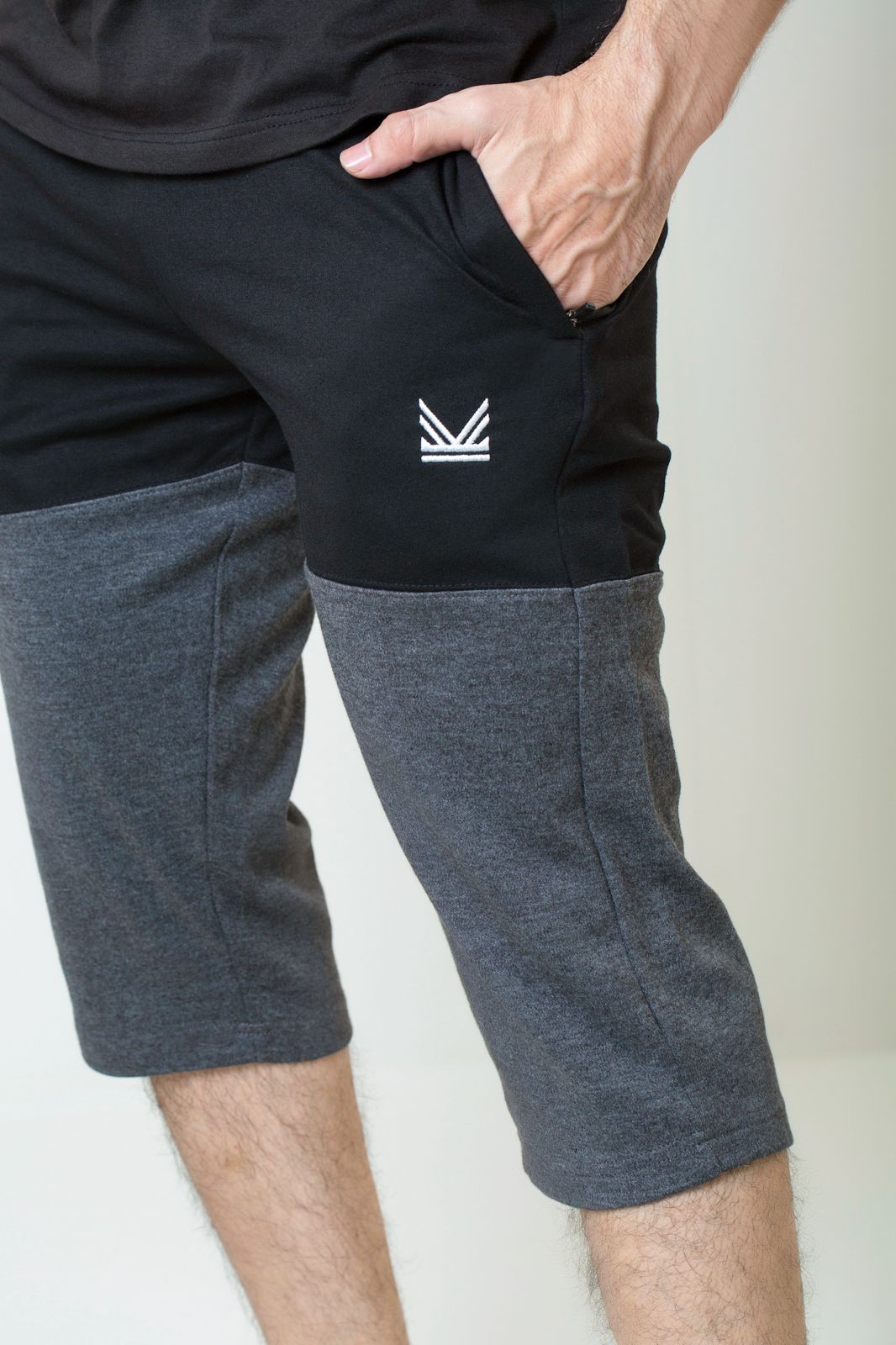 3/4 Quarter Shorts - Black/Charcoal